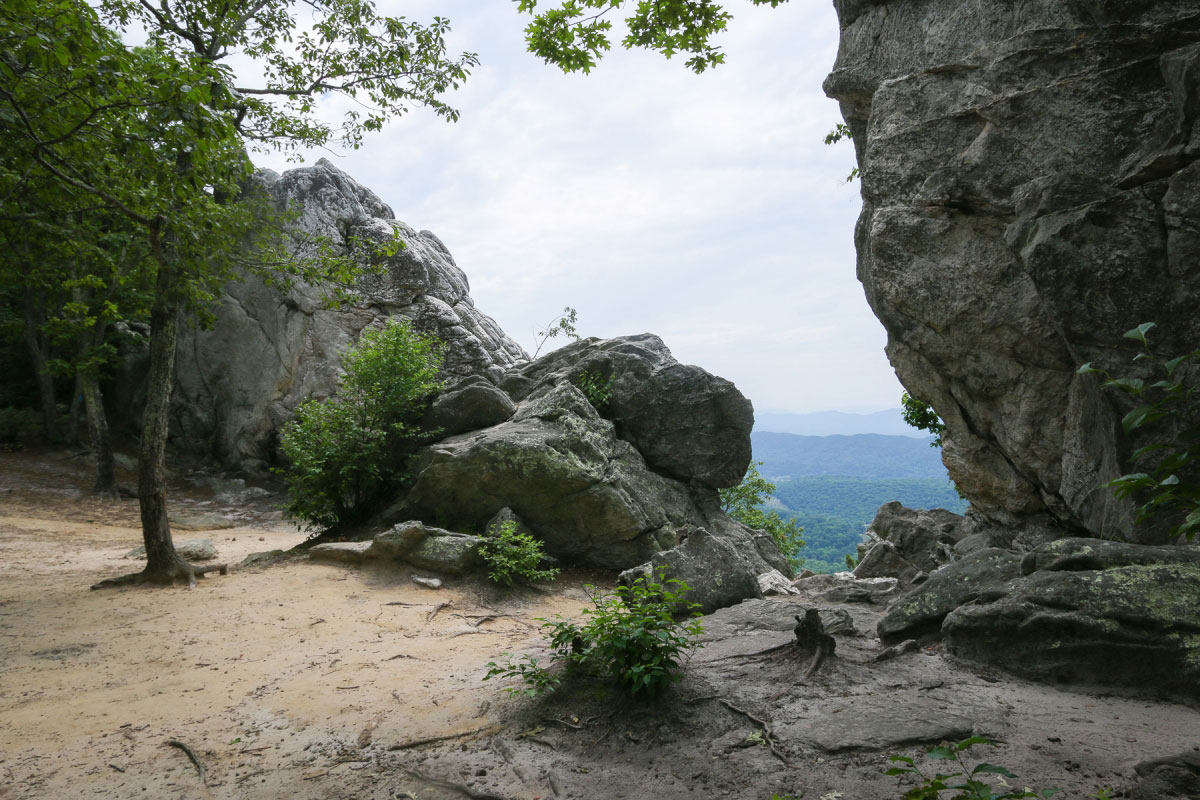 Hike Dragon's Tooth in Jefferson National Forest, Virginia - Stav is Lost