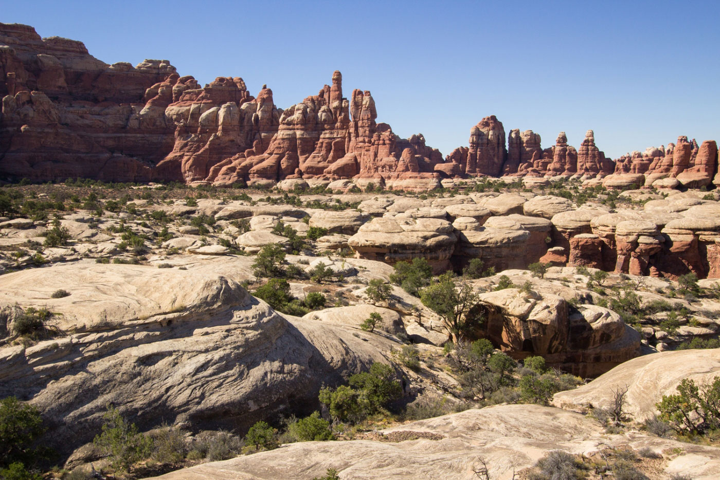 Hike Chesler Park and Joint Trail in Canyonlands National Park, Utah - Stav is Lost