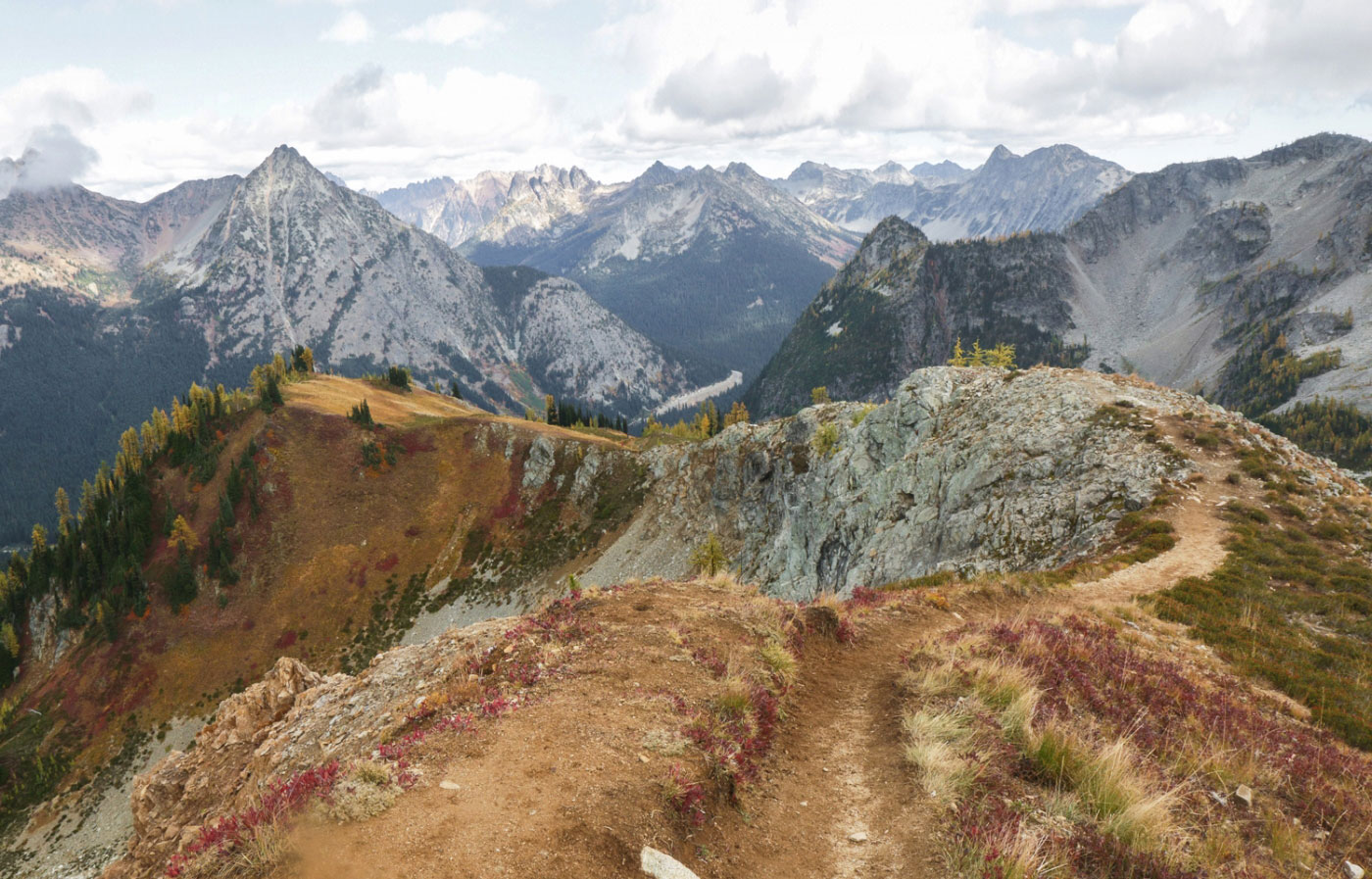 Hike Maple Pass and Heather Pass Loop in North Cascades National Park, Washington - Stav is Lost