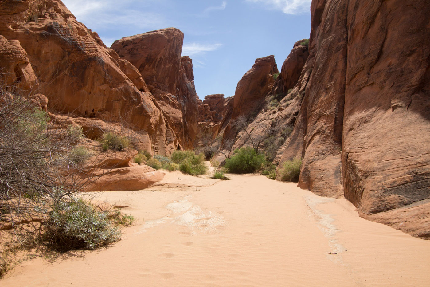 Hike Fire Canyon Wash in Valley of Fire State Park, Nevada - Stav is Lost