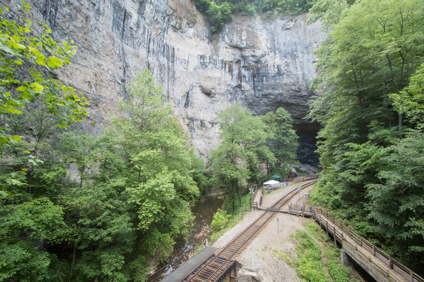 Hike Tunnel Trail and Lover's Leap in Natural Tunnel State Park, Virginia - Stav is Lost