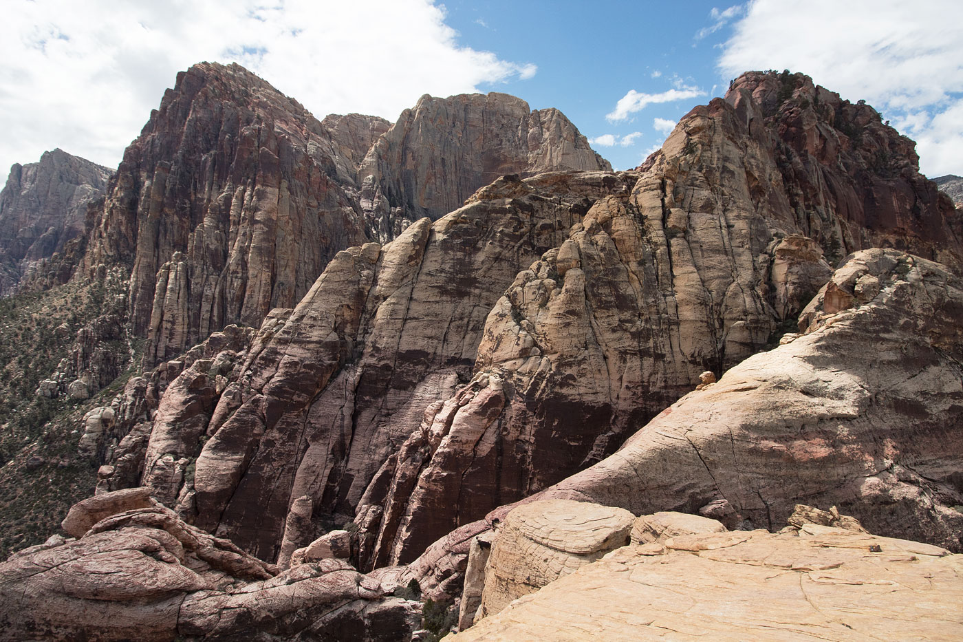 Hike Magic Mountain and Crabby Appleton Peak in Red Rock Canyon National Conservation Area, Nevada - Stav is Lost