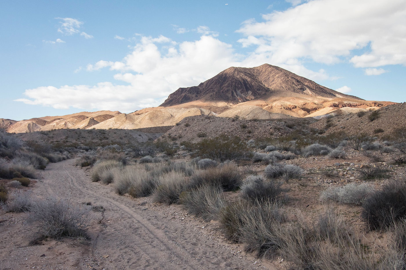 Hike Lava Butte in Lake Mead National Recreation Area, Nevada - Stav is Lost