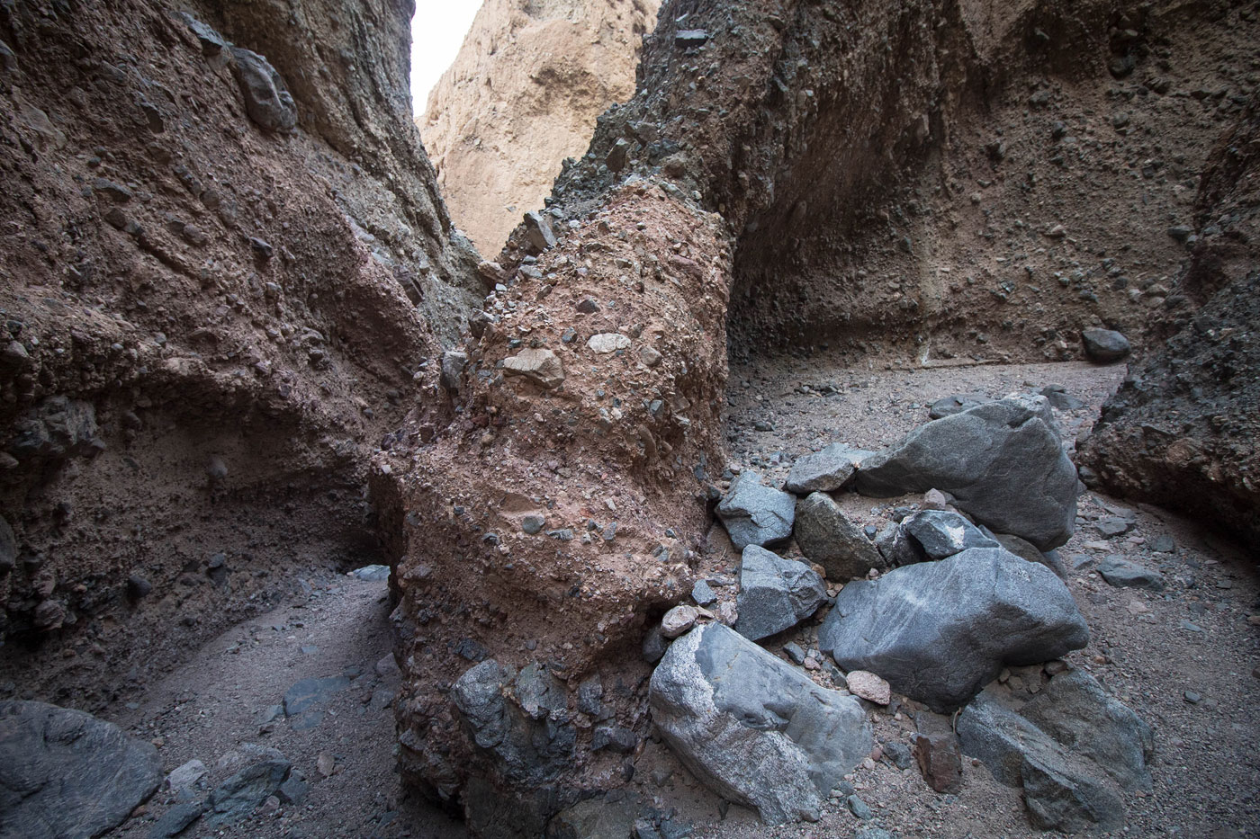 Hike Sidewinder Canyon in Death Valley National Park, California - Stav is Lost