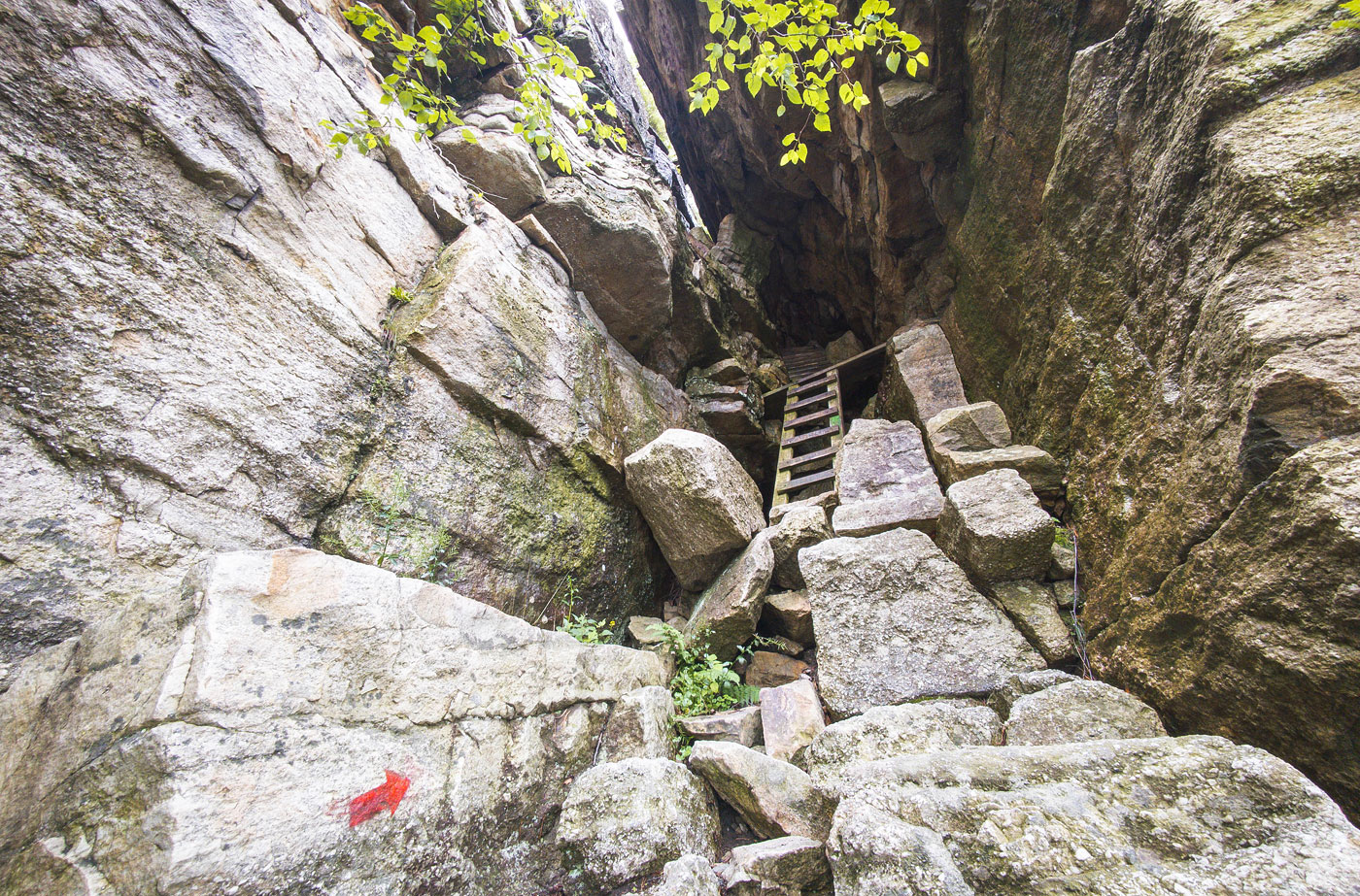 Hike Sky Top via Duck Pond Trail and The Labyrinth in Mohonk Preserve, New York - Stav is Lost